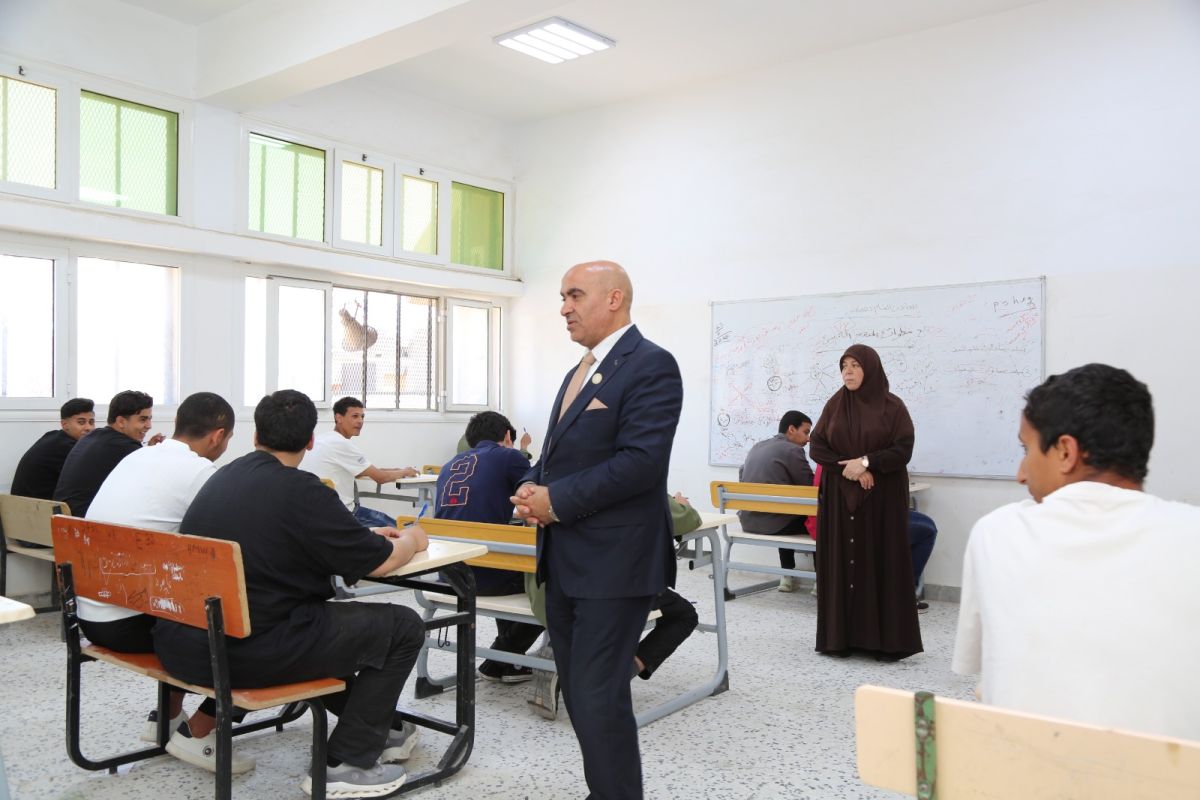 جولة تفقدية لمدير مكتب شؤون الوزير المكلف مدير مكتب المتابعة وتقييم الأداء ومدير مكتب الإعلام والاتصال المكلف لمتابعة سير الامتحانات