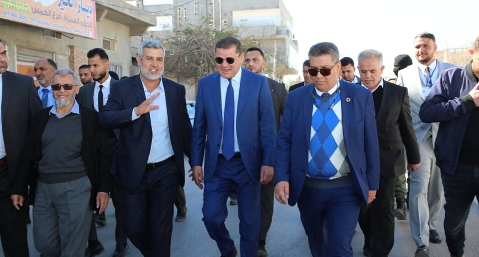 رَئِيس الحُكومة وَوزِير التَّربية والتَّعليم يَفتتِحان مؤسّسة تعلِيمية ومركز للفئات الخاصة ببلدِية الخمس