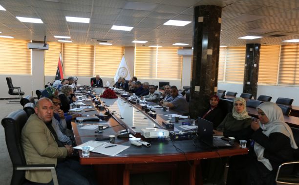 مدير مكتب المتابعة وتقييم الأداء بالوزارة يعقد اجتماعًا بعدد من رؤساء أقسام المتابعة وتقييم الأداء بعدد من المراقبات