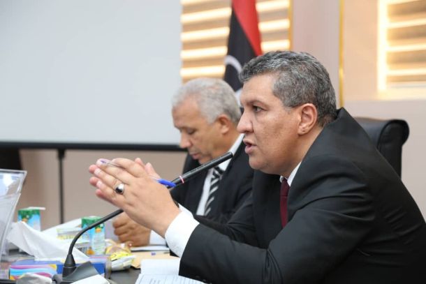 وَزِير التَّربية والتَّعليم يجتمع باللجنة العليا لاِمتحانات الشهادات العامة ويستمع لإحاطتها