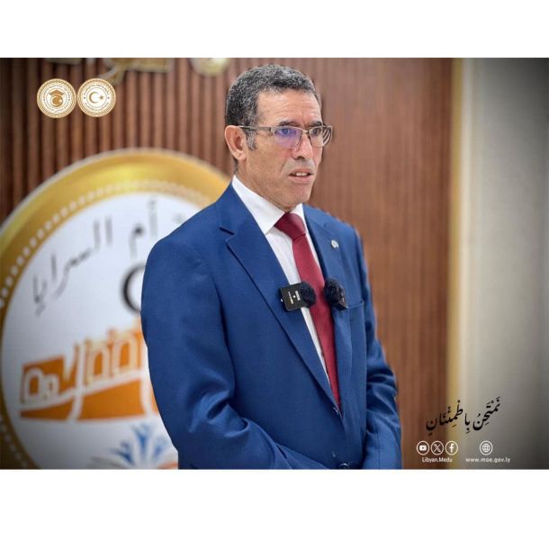 الْوزِير ووكيل شؤون المراقبات يتفقّدان اِمتحانات شهادة إتمام مرحلة التّعليم الثانوي بالقره بوللي