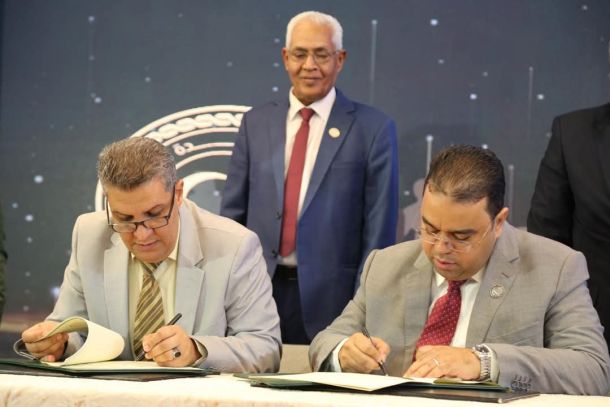 الوزير يجتمع بالوكلاء وعدد من مديري المراكز والمصالح والإدارت والمكاتب بشأن الاستعدادات لامتحانات الشهادات العامة