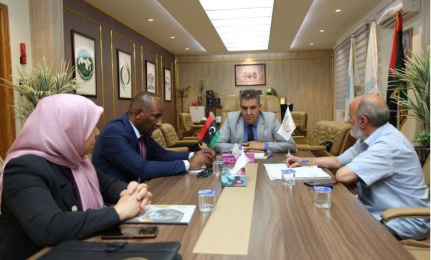 الوزير يشهد تكريم أفضل ثلاثة مكاتب تعليم خاص على مستوى البلاد
