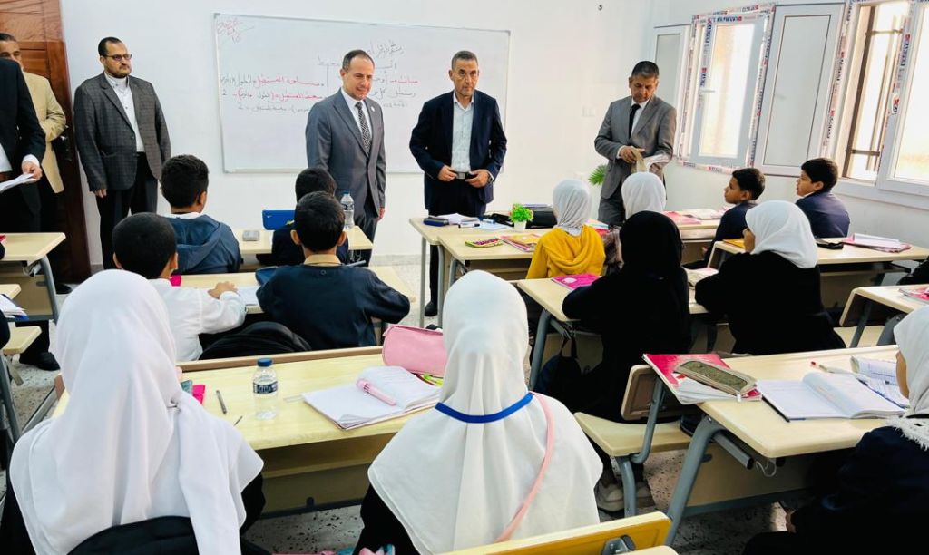 وزير التربية والتعليم يتفقد سير العملية التعليمية بمدرسة القويعة الغربية بمراقبة التربية والتعليم القره بوللي