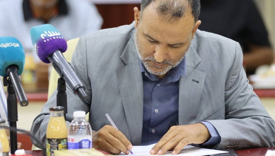 الوزير يجتمع بالوكلاء وعدد من مديري المراكز والمصالح والإدارت والمكاتب بشأن الاستعدادات لامتحانات الشهادات العامة