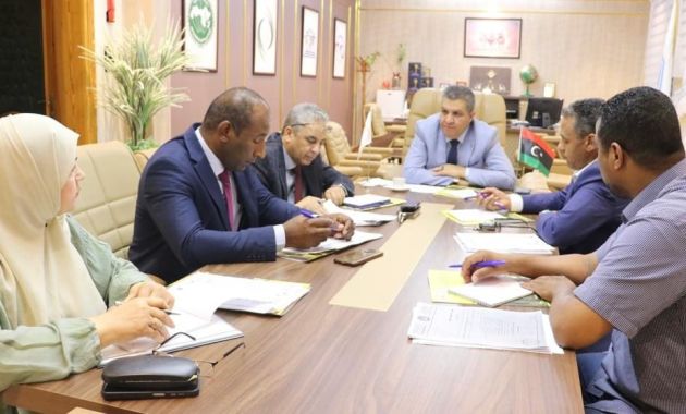 الوزير يجتمع باللجنة العليا لاِمتحانات شهادة إتمام مرحلة التعليم الثانوي