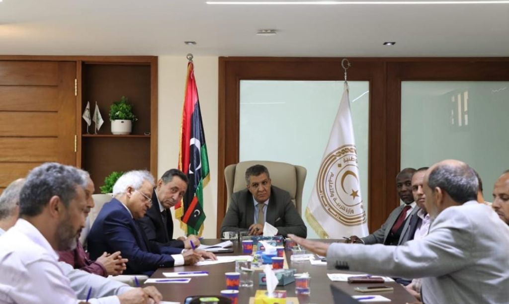 وزير التربية والتعليم يجتمع بلجنة الملاك الوظيفي بديوان الوزارة