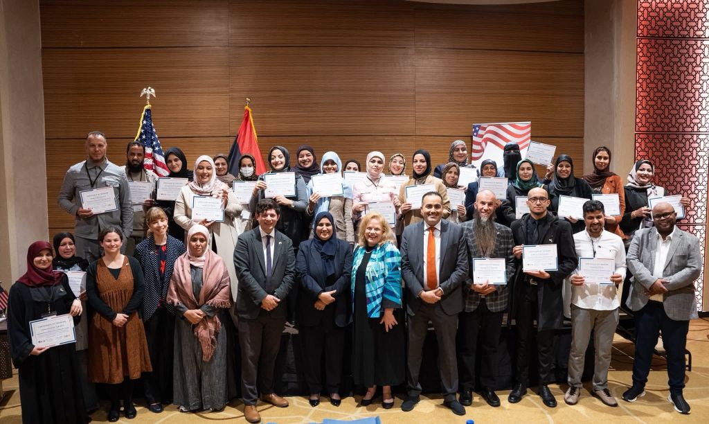 وكيل الوزارة للشؤون التربوية تشهد اختتام برنامجاً تدريبياً في تعليم اللغة الإنجليزية بالسفارة الامريكية لدى ليبيا