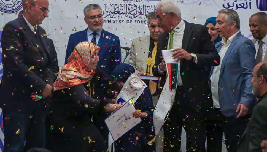 الوزير يَستقبل التلميذَين "همام اليونيسي"، و "جهاد مراجع" الفائزَين بذهبية وفضية البُطولة العربية الأولى لألعاب الرياضيات والمنطق