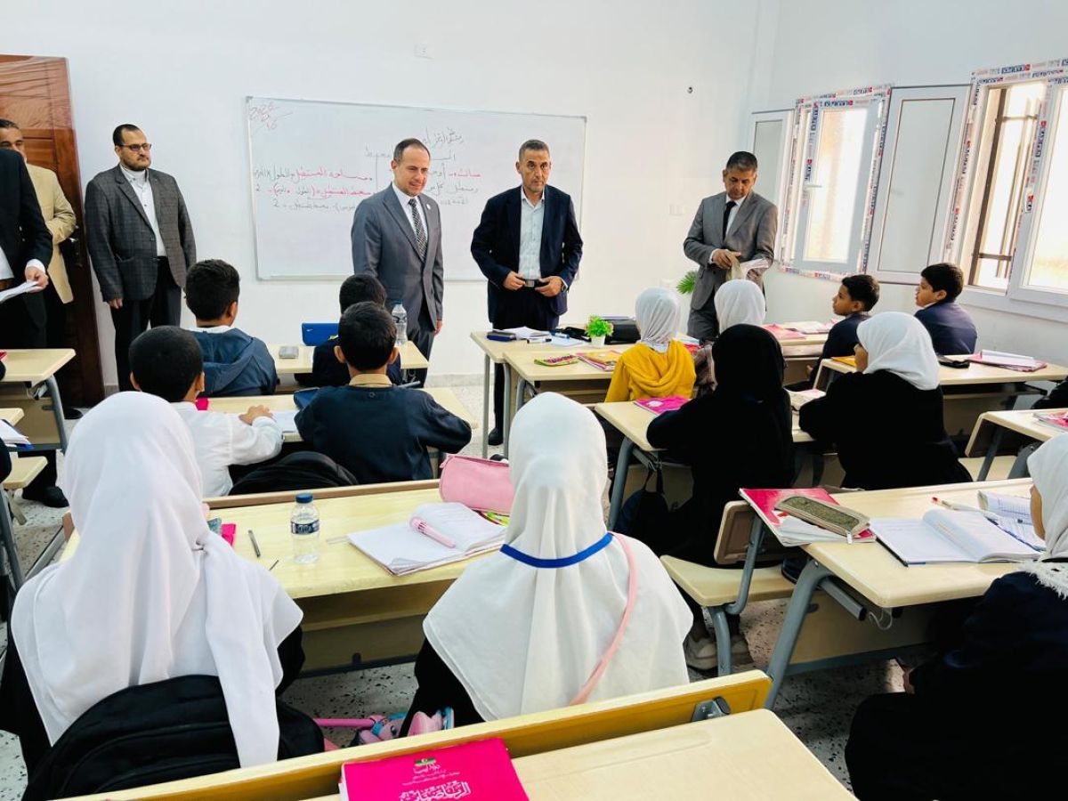 وزير التربية والتعليم يتفقد سير العملية التعليمية بمدرسة القويعة الغربية بمراقبة التربية والتعليم القره بوللي
