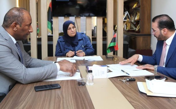 وزير التربية والتعليم يلتقي بوفد من شركة هواوي لبحث مستجدات مشاريع التحويل الرقمي