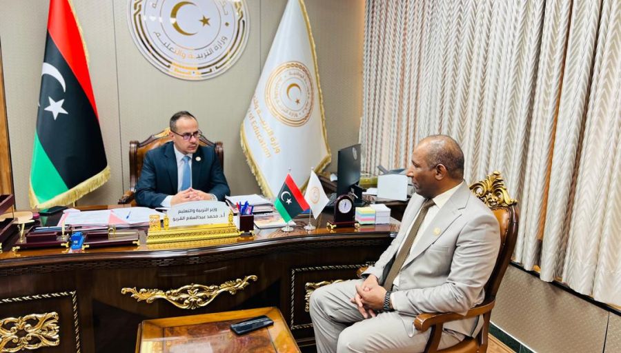 تطوير الخِبرات في مجال التَّعليم الإلكتروني وتدريب المُعلِّمين محور لِقاء الوزير مع نظيره المصري