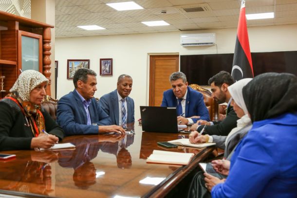 الوزير والسفير السوداني يَبحثان أوضاع المدرسة السودانية في ليبيا وتسجيل التلاميذ والطلاب اللاجئين