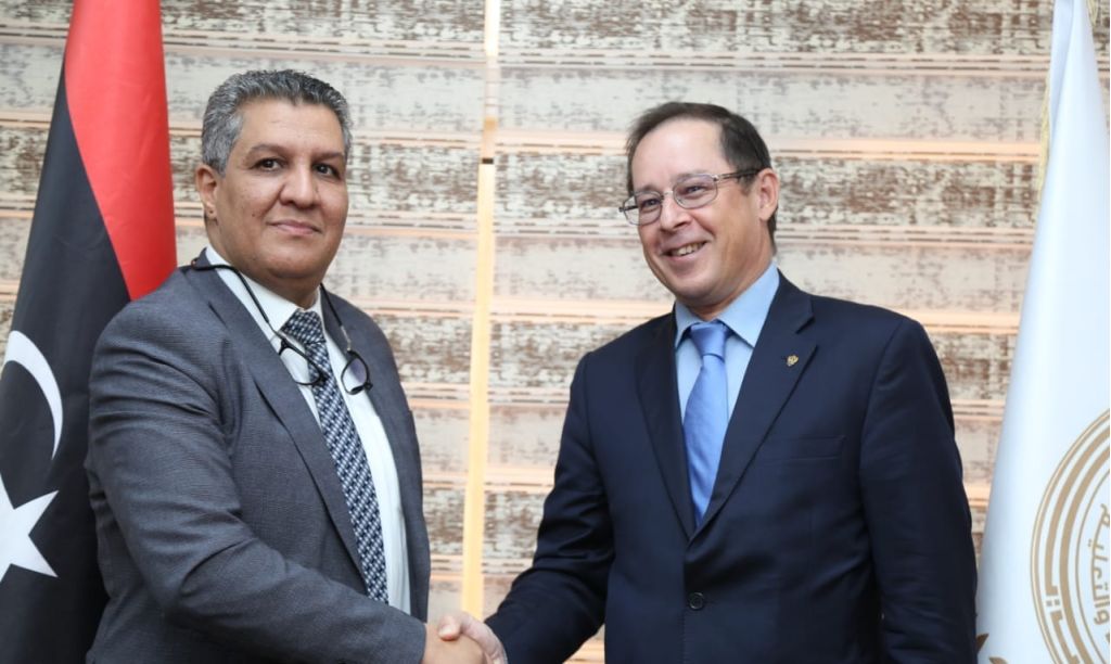 الوَزير يبحث مَع السفير الرّوسي لدى ليبيا تعزيز التَّعاون في مجال التَّعليم