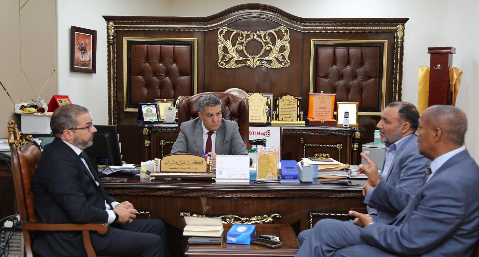 "تخصِيص باقة خاصٌة للمُعلِّمين والعامِلين بِقطاع التّعليم" محور لِقاء وزير التّربية والتّعليم مع شركة المدار الجدِيد