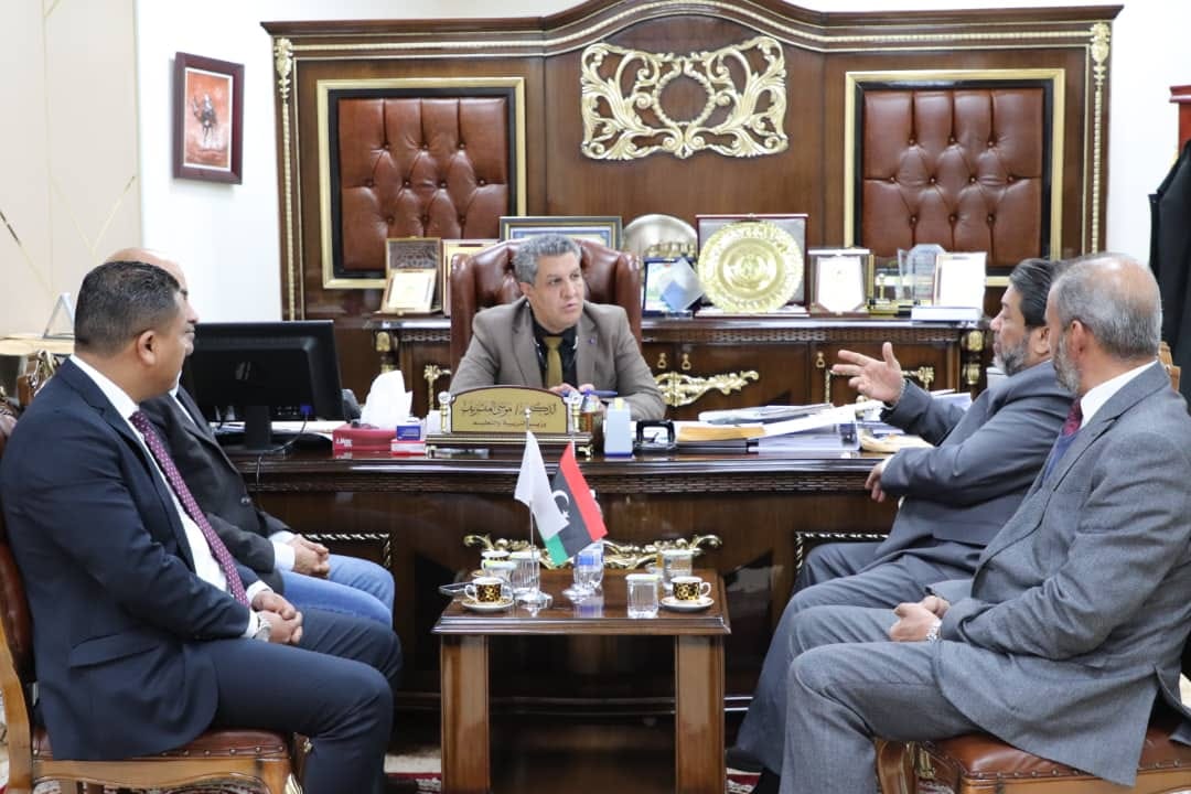 الْوَزير يُناقش مع المجلس الوطني للحرِّيات العامة وضع قطاع التّعليم ورؤيتها في التّحول الرّقمي والتّعليم عن بُعد - وزارة التربية والتعليم الْوَزير يُناقش مع المجلس الوطني للحرِّيات العامة وضع قطاع التّعليم ورؤيتها في التّحول الرّقمي والتّعليم عن بُعد