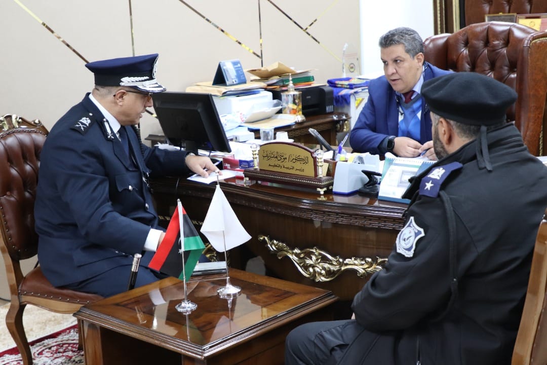 حَادِثَتَي الاِعتداء على مُعلِّمة في وزارَة ومؤسّسة تعلِيمية في سرت يتصدّران نِقاش الوَزير ورئيس جهاز حرس المرافق التّعليمية - وزارة التربية والتعليم حَادِثَتَي الاِعتداء على مُعلِّمة في وزارَة ومؤسّسة تعلِيمية في سرت يتصدّران نِقاش الوَزير ورئيس جهاز حرس المرافق التّعليمية