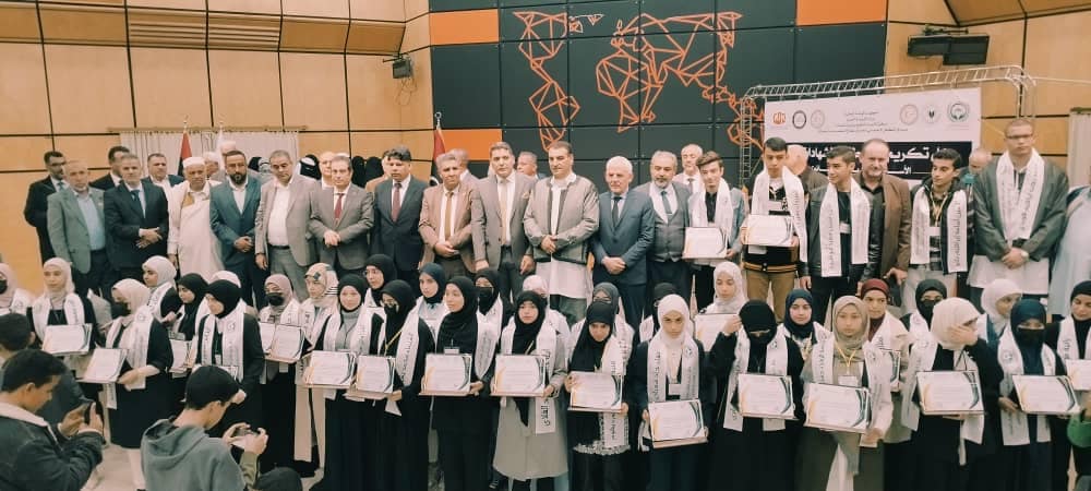 الْوزِير يُشارك في حَفل تكريم أوائِل الشهادات العامة بمصراتة وَيفتتح مكتب الاِمتحانات بها - وزارة التربية والتعليم الْوزِير يُشارك في حَفل تكريم أوائِل الشهادات العامة بمصراتة وَيفتتح مكتب الاِمتحانات بها