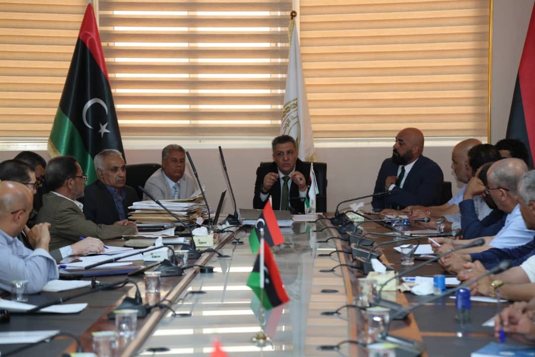 وَزِير التَّربية والتَّعليم يجتمع بِمندوبي شركات طباعة الكتاب المدرسي للعام الدِّراسي المُقبل - وزارة التربية والتعليم وَزِير التَّربية والتَّعليم يجتمع بِمندوبي شركات طباعة الكتاب المدرسي للعام الدِّراسي المُقبل