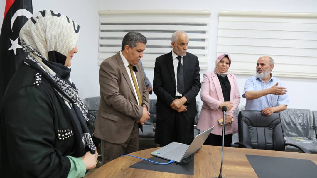 وَزِير التَّربية والتَّعليم يتفقَّد مشاركة 6 من الطلاب اِفتراضياً في الأولمبياد الأفريقي للرياضيات - وزارة التربية والتعليم وَزِير التَّربية والتَّعليم يتفقَّد مشاركة 6 من الطلاب اِفتراضياً في الأولمبياد الأفريقي للرياضيات