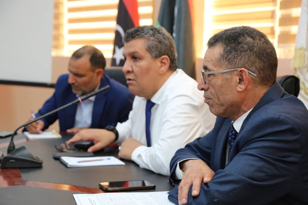 وَزِير التَّربية والتَّعليم يجتمع باللجنة العليا لاِمتحانات الشهادات العامة ويستمع لإحاطتها - وزارة التربية والتعليم وَزِير التَّربية والتَّعليم يجتمع باللجنة العليا لاِمتحانات الشهادات العامة ويستمع لإحاطتها