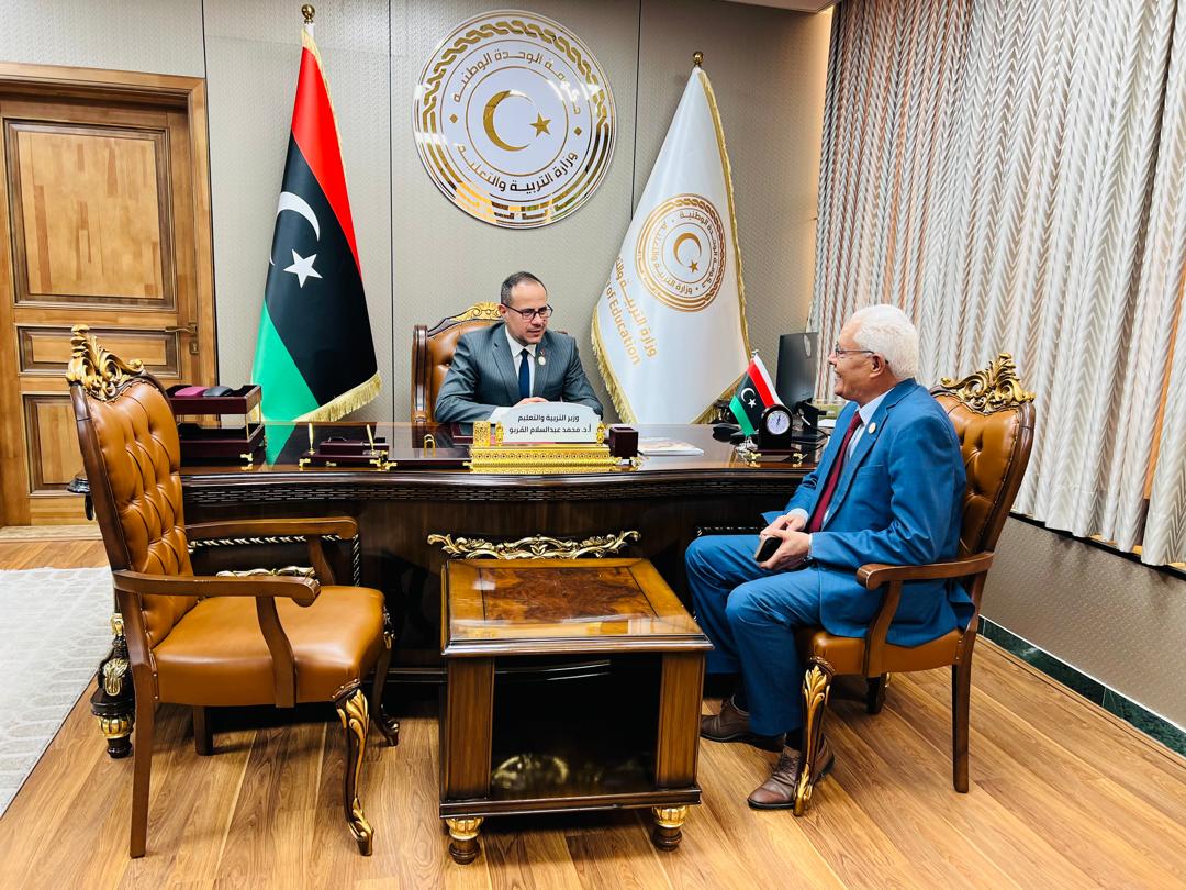 الوزير يطلع على أنشطة إدارات الخدمة الاجتماعية والصحة المدرسية والدعم والإرشاد النفسي وتعليم واندماج الفئات الخاصة