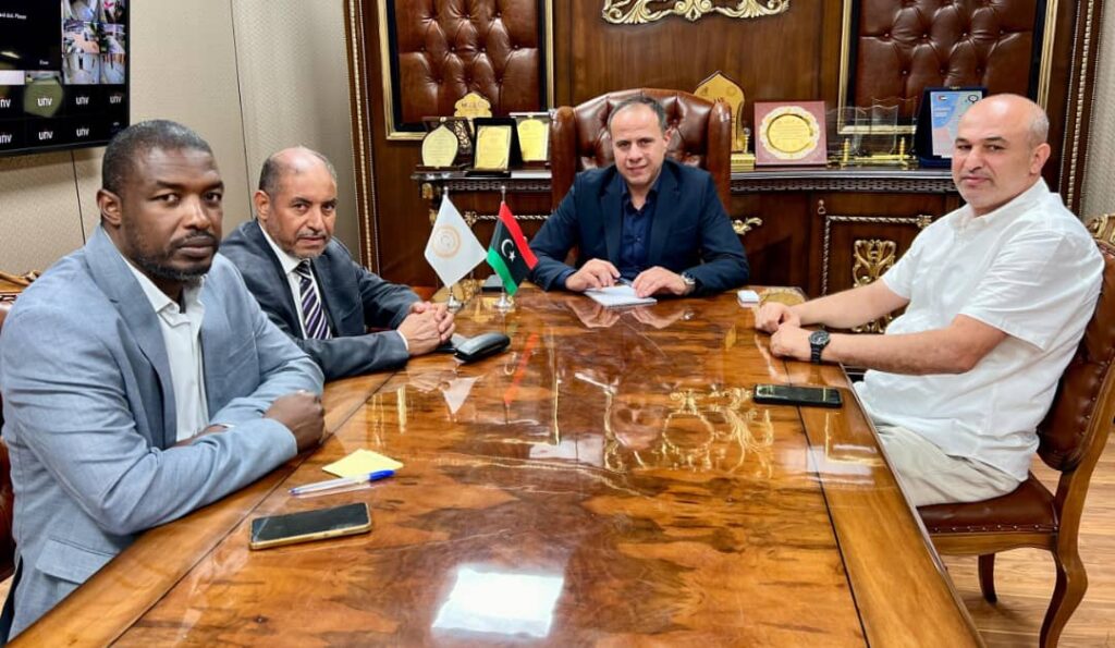 عقد معالي وزير التربية والتعليم اجتماعاً لمتابعة عدد من الملفات التنظيمية والإدارية ذات الأولوية، ومراجعة مستوى الأداء في عدد من إدارات ومكاتب الوزارة، بما يسهم في تطوير العمل المؤسسي وتسريع معالجة الاستحقاقات الوظيفية. - وزارة التربية والتعليم عقد معالي وزير التربية والتعليم اجتماعاً لمتابعة عدد من الملفات التنظيمية والإدارية ذات الأولوية، ومراجعة مستوى الأداء في عدد من إدارات ومكاتب الوزارة، بما يسهم في تطوير العمل المؤسسي وتسريع معالجة الاستحقاقات الوظيفية.