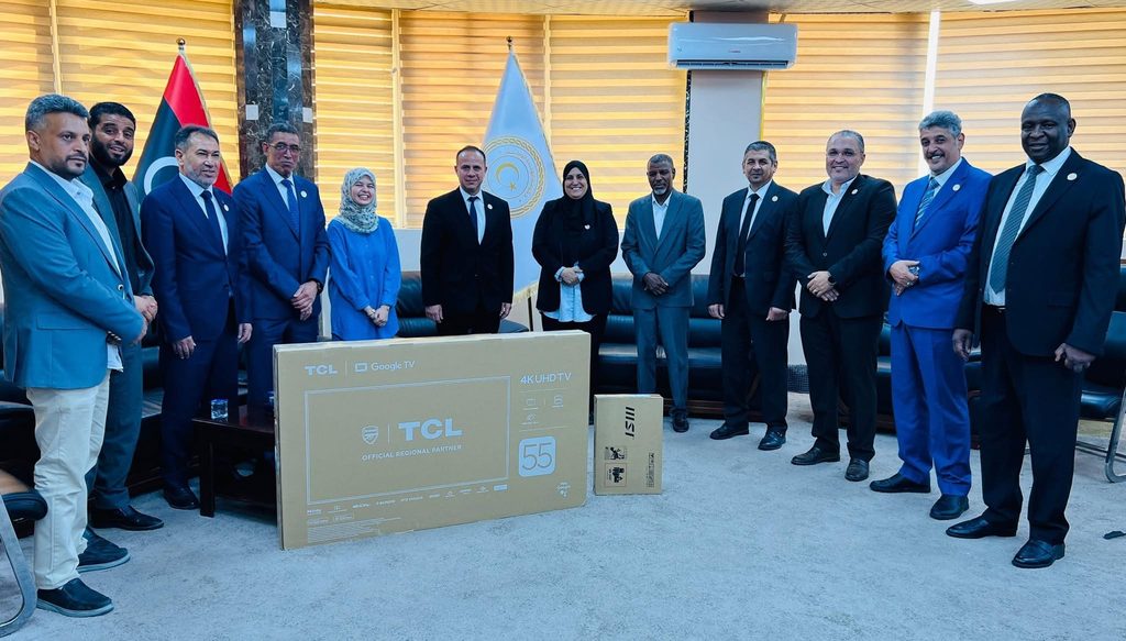 وزير التربية والتعليم يكرم بطلتَي "تحدي القراءة العربي" في ليبيا الطالبتين ياسمين أوحيدة ورواسي بلقاسم - وزارة التربية والتعليم وزير التربية والتعليم يكرم بطلتَي "تحدي القراءة العربي" في ليبيا الطالبتين ياسمين أوحيدة ورواسي بلقاسم