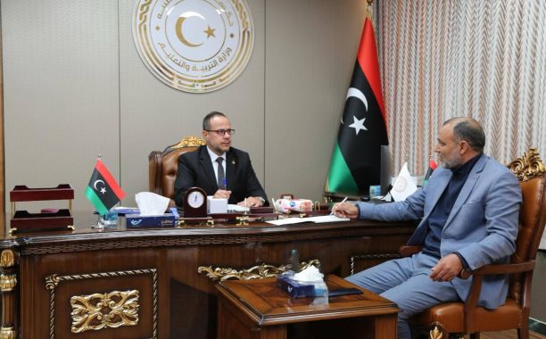 الوزير يعقد اجتماعًا مع مكتب التعاون الدولي، والإعلام والاتصال - وزارة التربية والتعليم الوزير يعقد اجتماعًا مع مكتب التعاون الدولي، والإعلام والاتصال