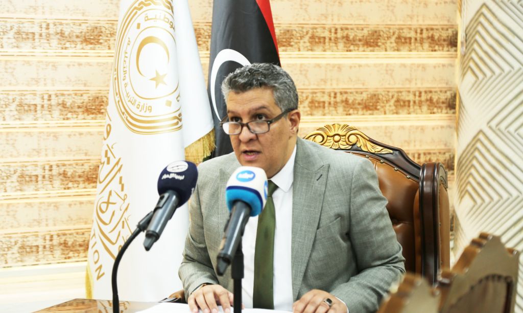 وزير التّربية والتّعليم يُعلن اِنطلاق مبادرته لليوم الدّراسي الكامل وتنفيذ مشروع التّغذية المدرسية الصّحية