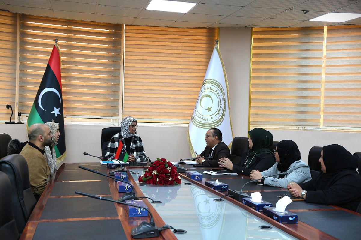 إدارة الخدمة الاجتماعية والصحة المدرسية تعقد اجتماعًا تنسيقيًا مع إدارة رياض الأطفال لمناقشة إطلاق حملة للاكتشاف المبكر لكسل العين لدى الأطفال