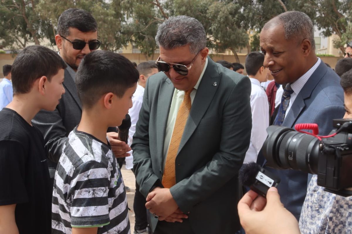 الوزِير يتفقّد اِستئناف الدّراسة بمدرسة "المُجاهِد علي المَنقوش" وسير العمل بدِيوان المراقبة - وزارة التربية والتعليم الوزِير يتفقّد اِستئناف الدّراسة بمدرسة "المُجاهِد علي المَنقوش" وسير العمل بدِيوان المراقبة