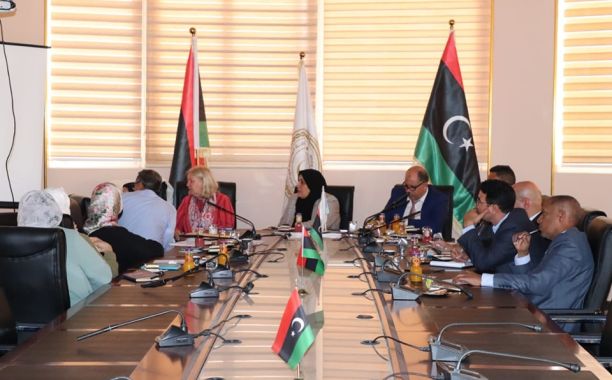 خِلال اِجتماعه مع وكلاء الوزارَة ومركز المناهِج ومصلحة المرافق .. الوزير يُتابع جُهود دعم المناطق المتضرِّرة - وزارة التربية والتعليم خِلال اِجتماعه مع وكلاء الوزارَة ومركز المناهِج ومصلحة المرافق .. الوزير يُتابع جُهود دعم المناطق المتضرِّرة