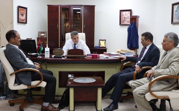 وَزِير التّربية والتّعليم يجتمع بلجنة سَد العجز