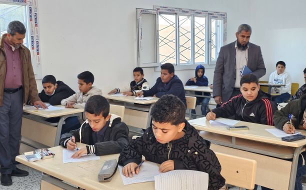 مدير المركز الوطني للامتحانات يعقد اجتماعًا بمديري الإدارات والمكاتب بالمركز