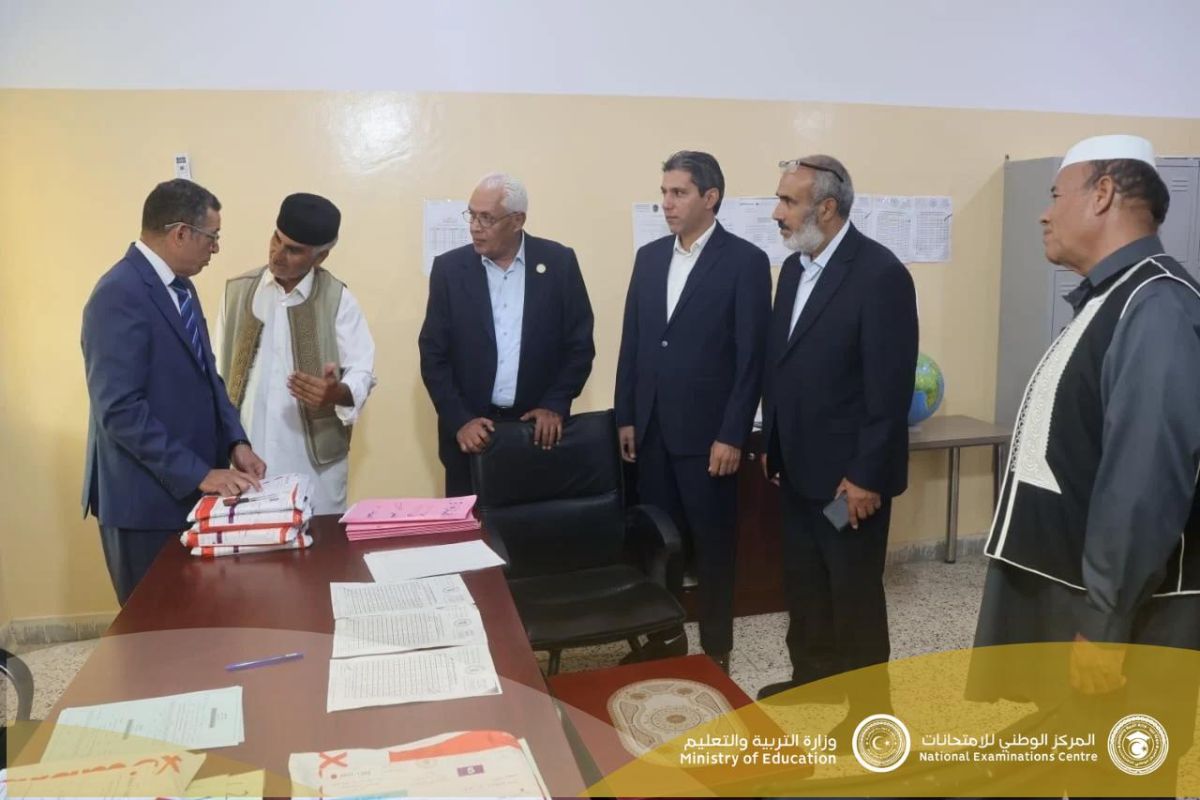 وكيل الوزارة لشؤون المراقبات يتابع سير عمل لجان امتحانات الشهادة الثانوية في مراقبة التربية والتعليم نالوت - وزارة التربية والتعليم وكيل الوزارة لشؤون المراقبات يتابع سير عمل لجان امتحانات الشهادة الثانوية في مراقبة التربية والتعليم نالوت