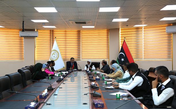وزير التربية والتعليم يتفقد سير العملية التعليمية بمدرسة القويعة الغربية بمراقبة التربية والتعليم القره بوللي