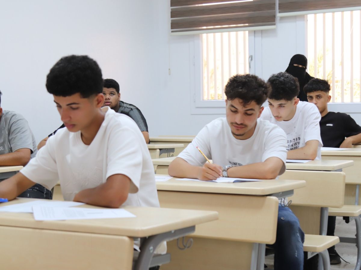 أكثر من 134 ألف طالب وطالبة يؤدون امتحانات شهادة إتمام مرحلة التعليم الثانوي للعام الدراسي 2025 – 2026م - وزارة التربية والتعليم أكثر من 134 ألف طالب وطالبة يؤدون امتحانات شهادة إتمام مرحلة التعليم الثانوي للعام الدراسي 2025 – 2026م