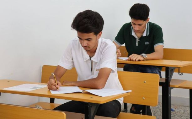 مدير المركز الوطني للامتحانات يعقد اجتماعًا بمديري الإدارات والمكاتب بالمركز