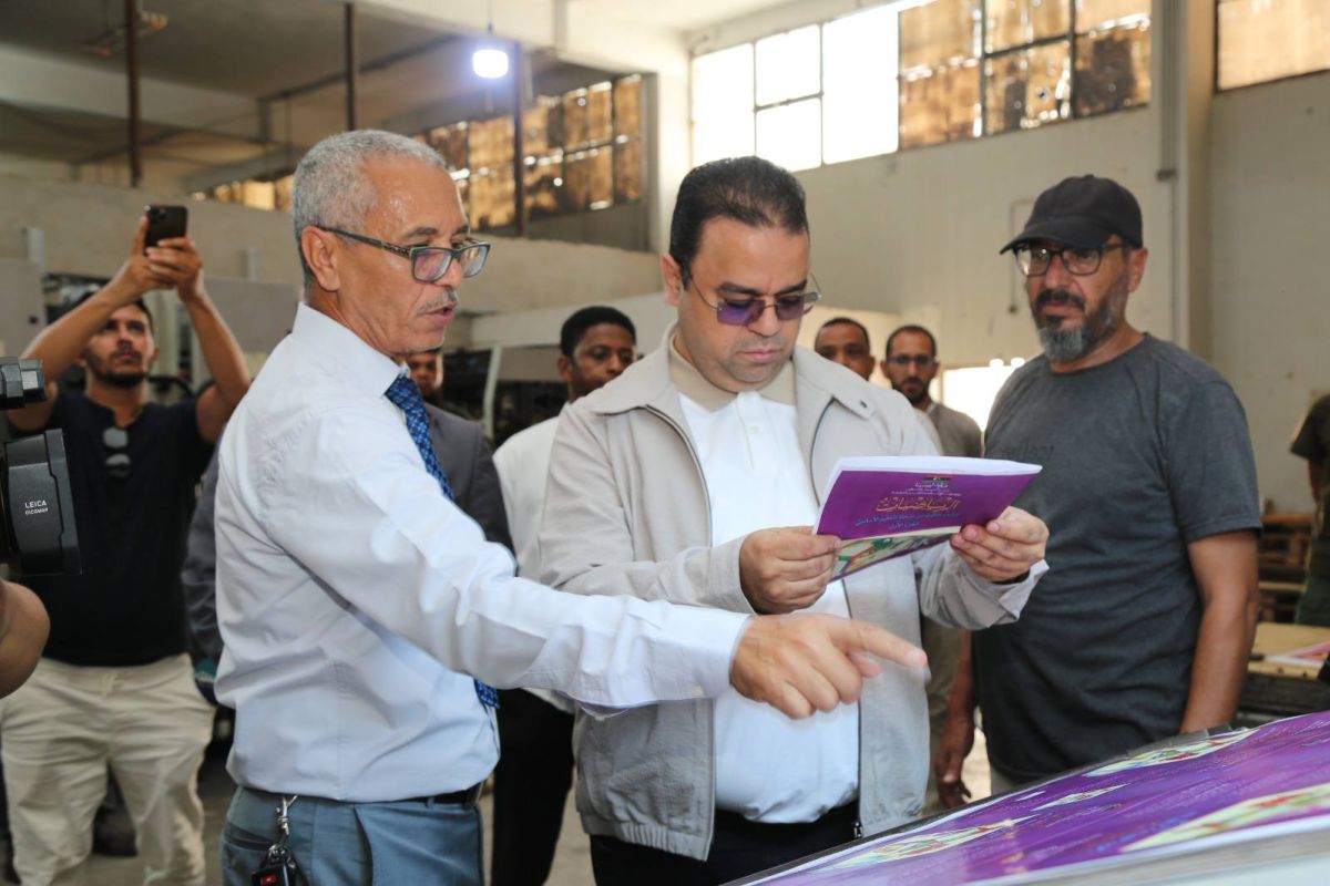 وزير التربية والتعليم يتابع سير عملية طباعة الكتاب المدرسي محليًا