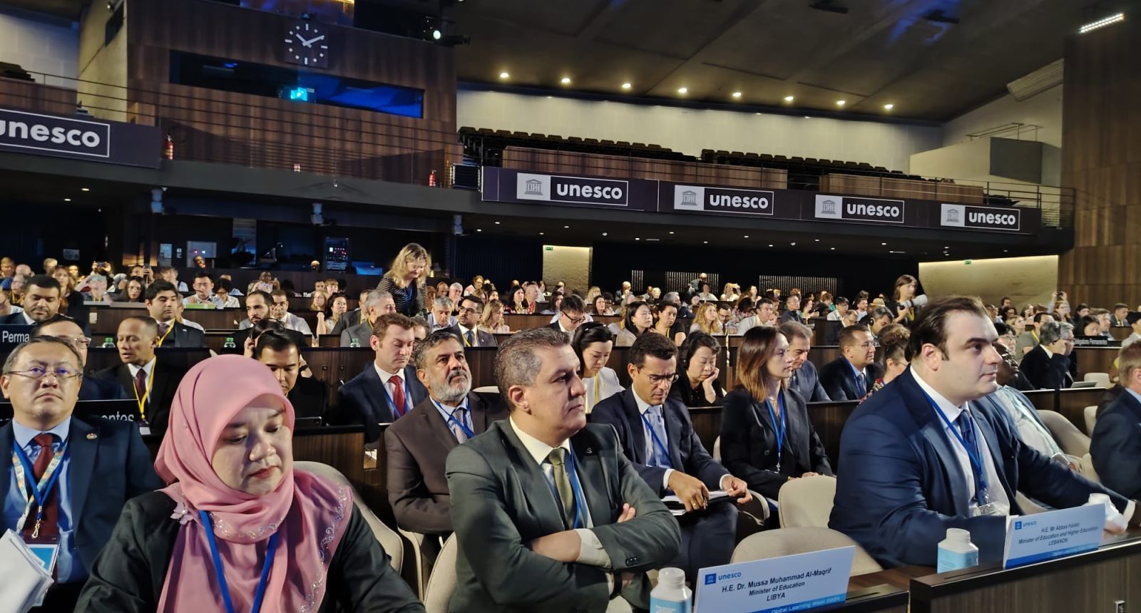 المقريف يشارك في فعاليات أسبوع التعليم الرقمي الدولي في باريس