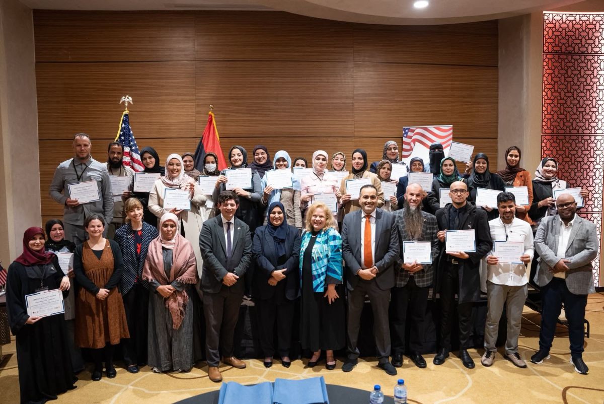 وكيل الوزارة للشؤون التربوية تشهد اختتام برنامجاً تدريبياً في تعليم اللغة الإنجليزية بالسفارة الامريكية لدى ليبيا