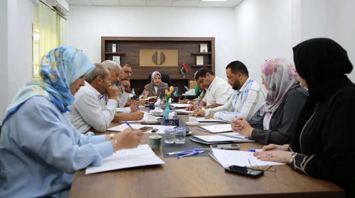 عقد صباح اليوم الثلاثاء اجتماع ضم مديري مكاتب الاحتياط العام بمراقبات التربية والتعليم في بلديات طرابلس الكبرى والجبل الغربي والسهل الغربي، برئاسة مدير الإدارة الأستاذة "فاطمة قريرة". - وزارة التربية والتعليم عقد صباح اليوم الثلاثاء اجتماع ضم مديري مكاتب الاحتياط العام بمراقبات التربية والتعليم في بلديات طرابلس الكبرى والجبل الغربي والسهل الغربي، برئاسة مدير الإدارة الأستاذة "فاطمة قريرة".