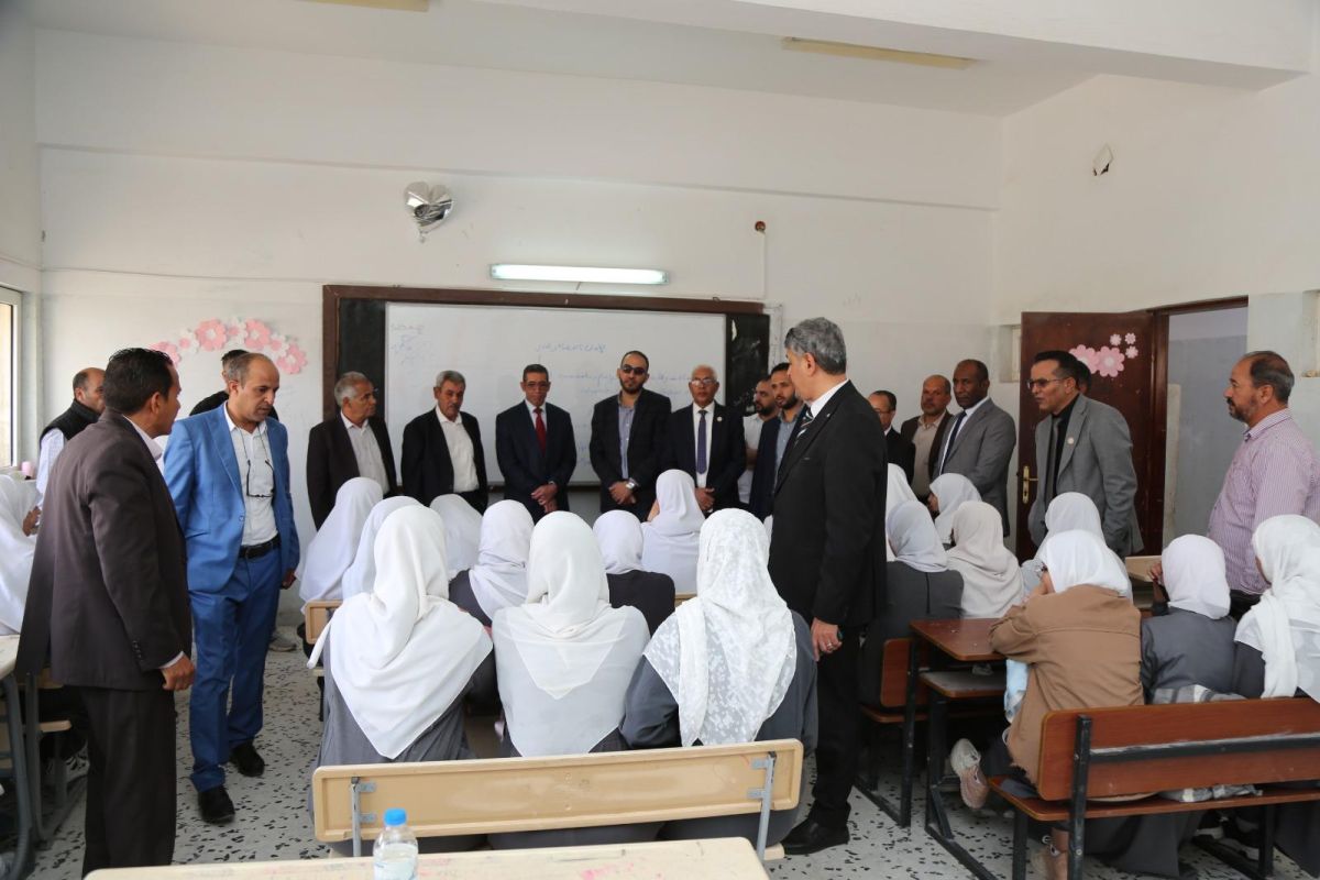 زيارة وكيلا الوزارة وعدد من مديري الإدارات بالوزارة لمراقبة التربية والتعليم ببلدية الأصابعة