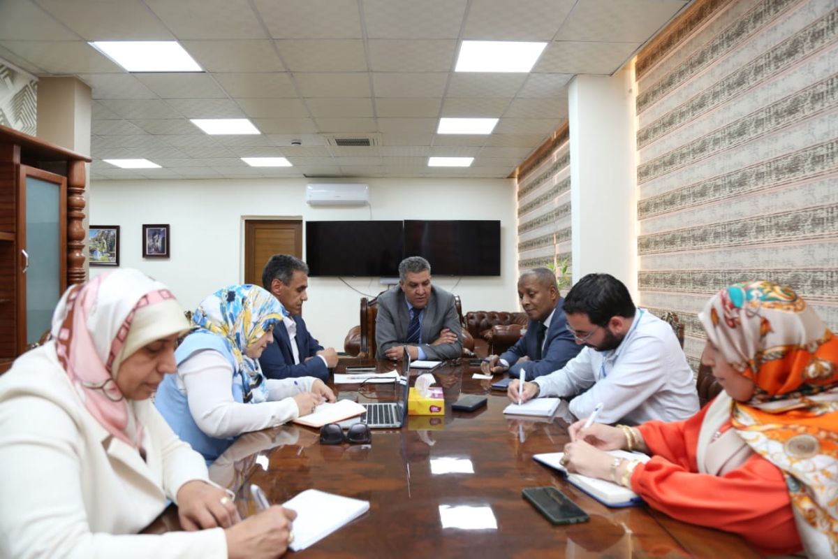 الْوزير يطّلع على تقرير لجنة التّغدية المدرسية حَول الأسبوع الأول لليوم الدّراسي الكامِل - وزارة التربية والتعليم الْوزير يطّلع على تقرير لجنة التّغدية المدرسية حَول الأسبوع الأول لليوم الدّراسي الكامِل