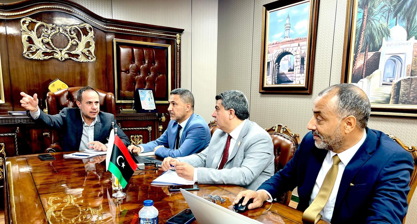 الوزير يعقد اجتماعًا مع فريق عمل مشروع تعزيز مكانة ليبيا ضمن مؤشرات جودة التعليم الدولية