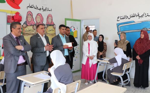 وَزِير التَّربية والتَّعليم يجتمع بِمندوبي شركات طباعة الكتاب المدرسي للعام الدِّراسي المُقبل