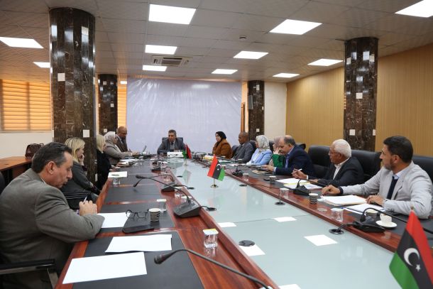 اللجنة العليا لِمبادرة تحدِّي القراءة العربي تُناقش الجدول الزمني والخطة التّنفيذية للمبادرة واستعدادات اِنطلاق المبادرة