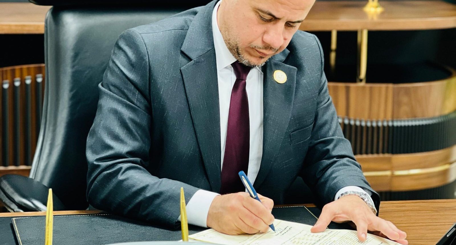 الوزير يعتمد قرارات بالترقيات والتسويات الوظيفية لأكثر من 2300 معلم وموظف من مختلف مراقبات التربية والتعليم في كافة أنحاء البلاد - وزارة التربية والتعليم الوزير يعتمد قرارات بالترقيات والتسويات الوظيفية لأكثر من 2300 معلم وموظف من مختلف مراقبات التربية والتعليم في كافة أنحاء البلاد