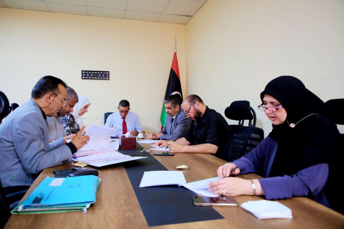 لجنة شؤون المعلمين تناقش المحضر السادس عشر برئاسة وكيل الوزارة لشؤون المراقبات.